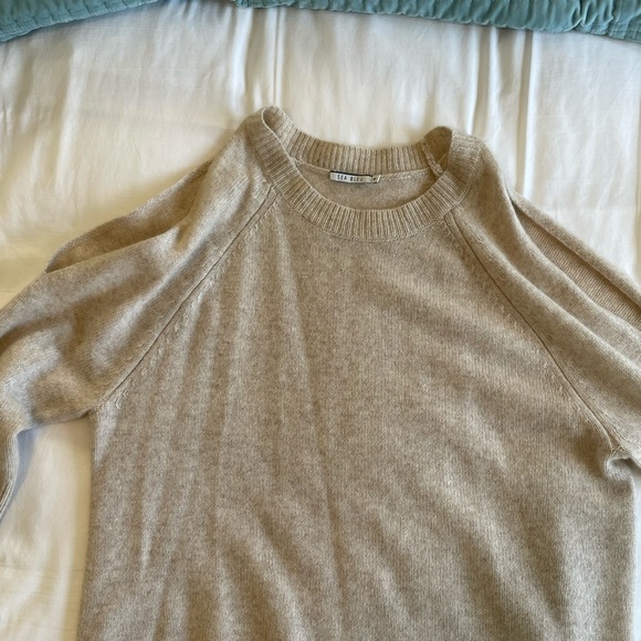 Sea Bleu cold shoulder cashmere sweater - Picture 3 of 7